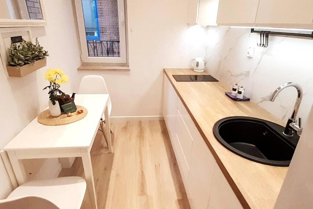 Rondo Onz Metro, Krochmalna 32A Street Varsovie Extérieur photo